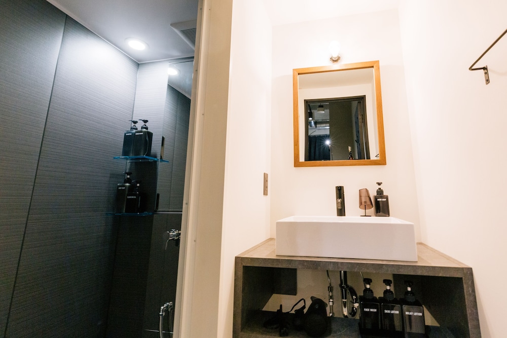 コンフォート 4 人部屋 ベッド (複数台) 禁煙 バスルームのシンク0 | mizuka Nakasu 5 - unmanned hotel -