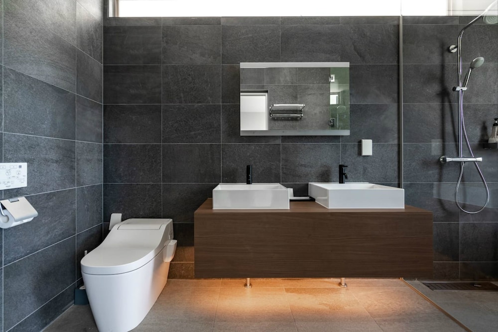 一棟貸し バスルーム0 | Luxury Hillside Villa with Sea Views