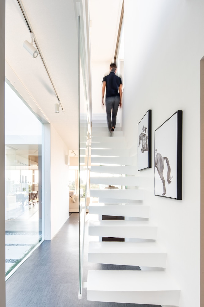 ラグジュアリー ヴィラ 客室3 | Luxury Hillside Villa with Sea Views