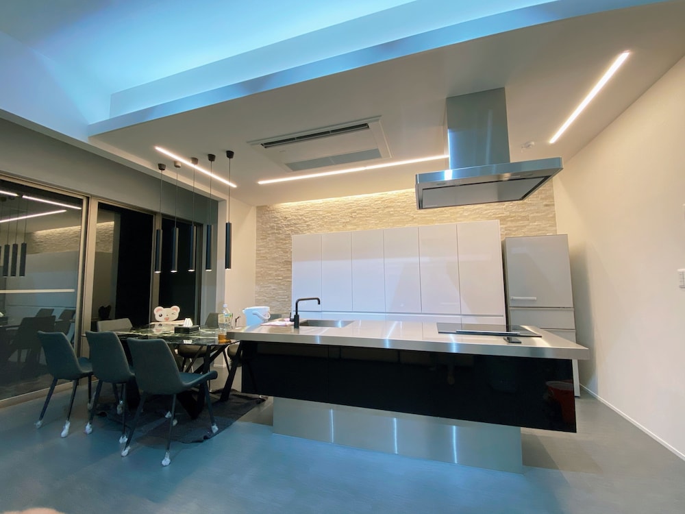 ラグジュアリー ヴィラ 専用キッチン2 | Luxury Hillside Villa with Sea Views