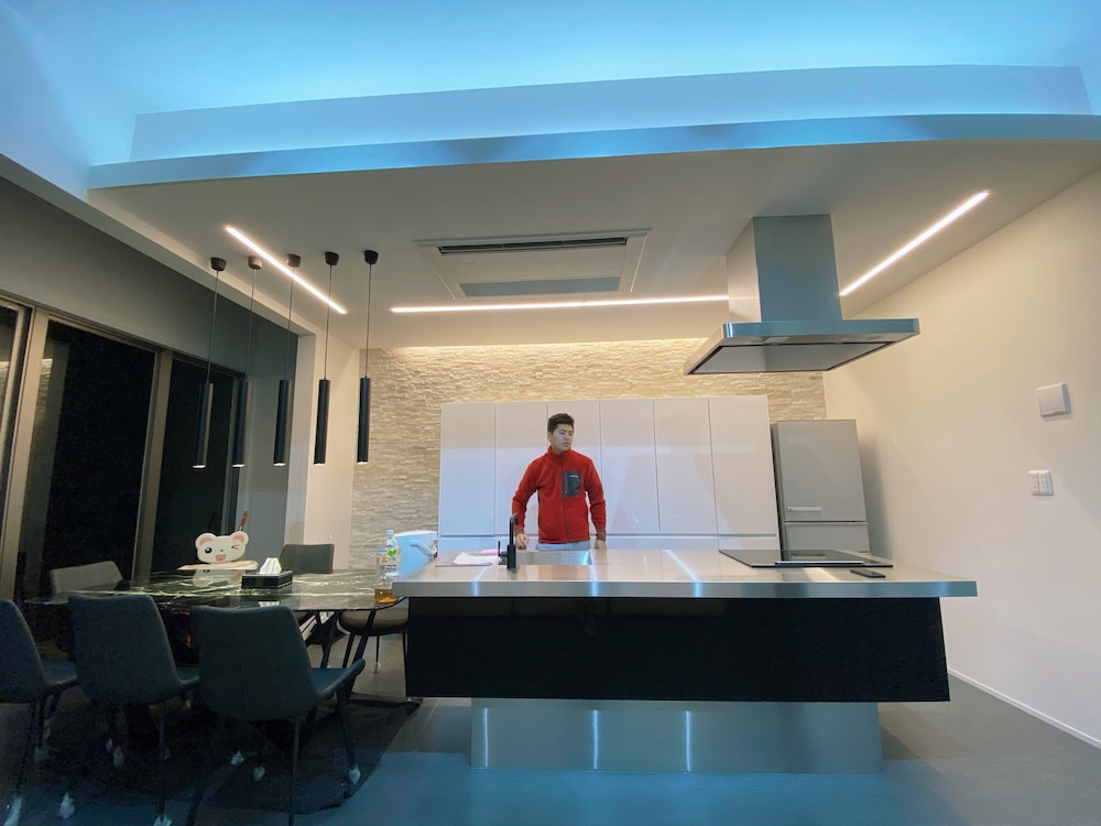 ラグジュアリー ヴィラ 専用キッチン1 | Luxury Hillside Villa with Sea Views