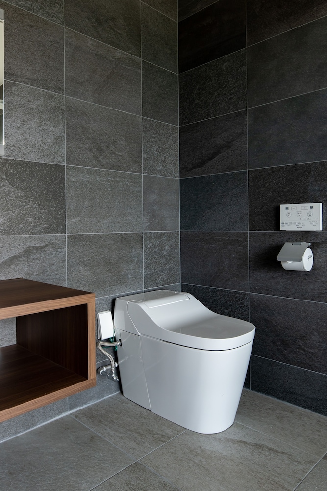 ラグジュアリー ヴィラ バスルーム0 | Luxury Hillside Villa with Sea Views