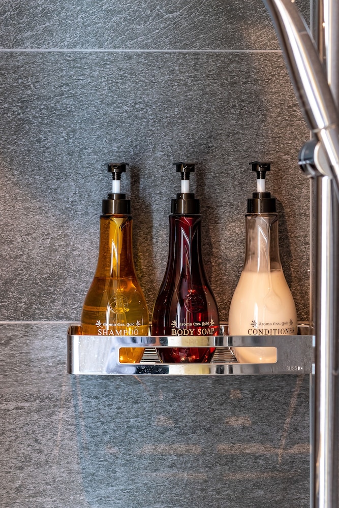 ラグジュアリー ヴィラ バスルームの設備0 | Luxury Hillside Villa with Sea Views