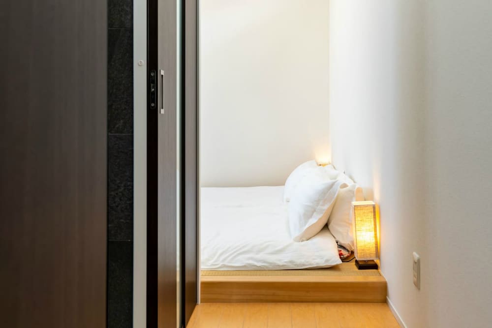 一棟貸し 客室4 | Luxury Hillside Villa with Sea Views