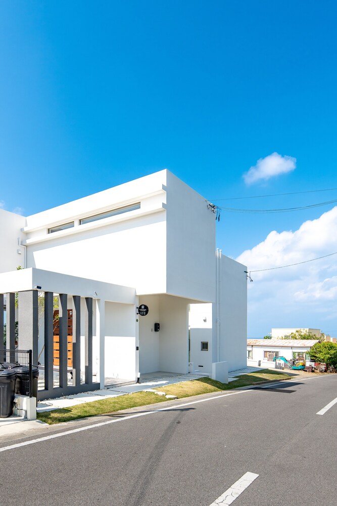 一棟貸し 外観の詳細0 | Luxury Hillside Villa with Sea Views