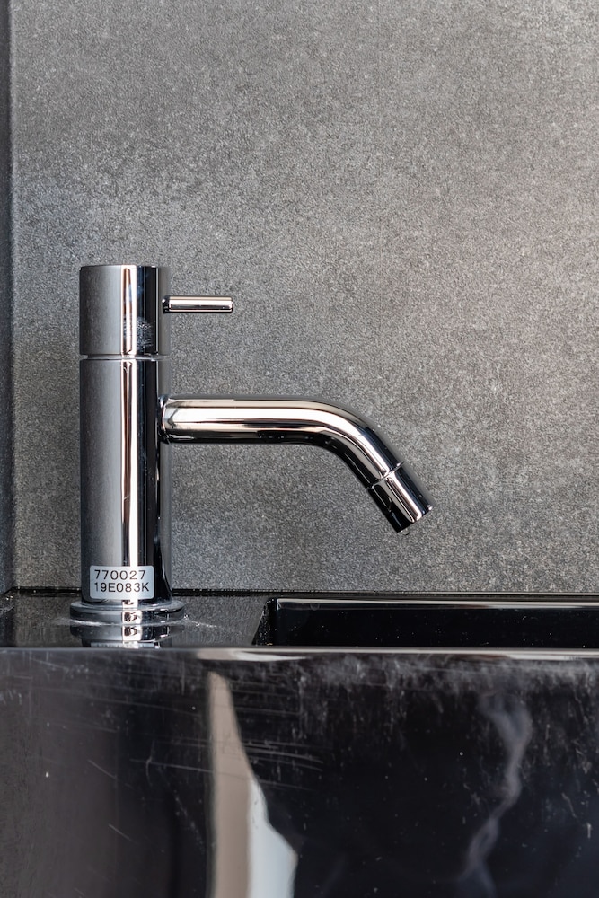 ラグジュアリー ヴィラ バスルームのシンク0 | Luxury Hillside Villa with Sea Views