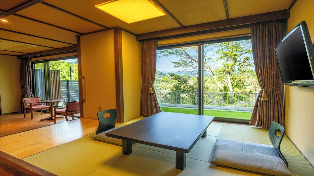 [ドッグフレンドリールーム] バリアフリー対応プライベートドッグラン付きデラックススイート（バス付） 部屋からの景観0 | 亀の井ホテル 青梅