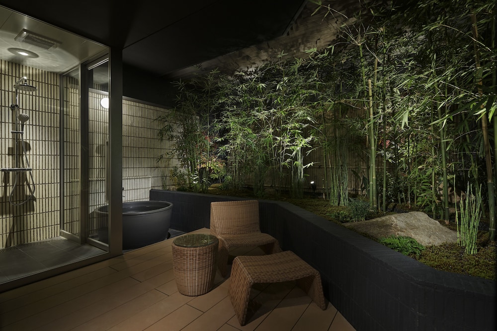 ラグジュアリー 特別室A MIYABI 専用信楽焼露天風呂付 禁煙 バスルーム0 | ロイヤルツインホテル京都八条口