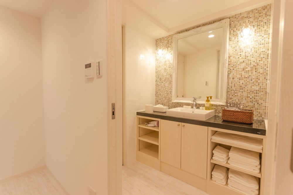 スイート バスルーム1 | COZY STAY IN 那覇