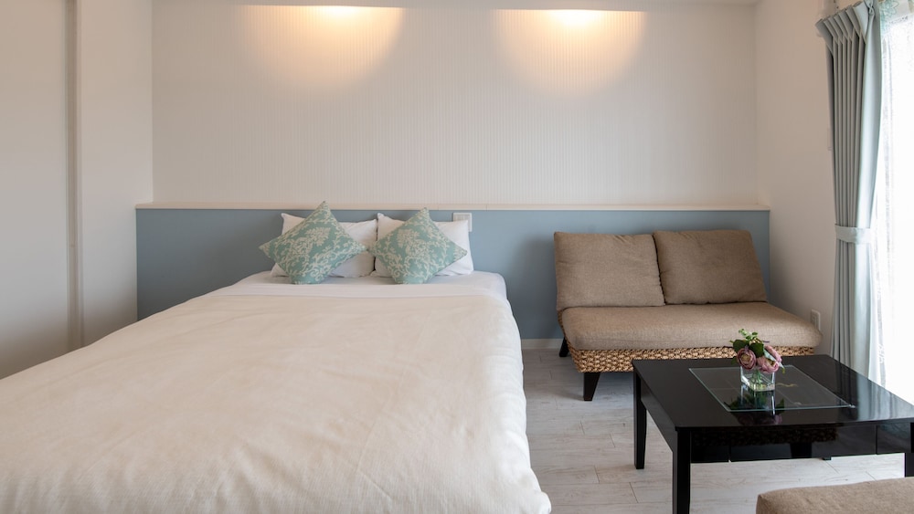 ダブルルーム 客室1 | COZY STAY IN 那覇