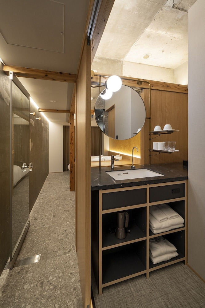 ダブルルーム バスルーム1 | Kyoto ITOYA Hotel Mon (京都糸屋ホテル モン)