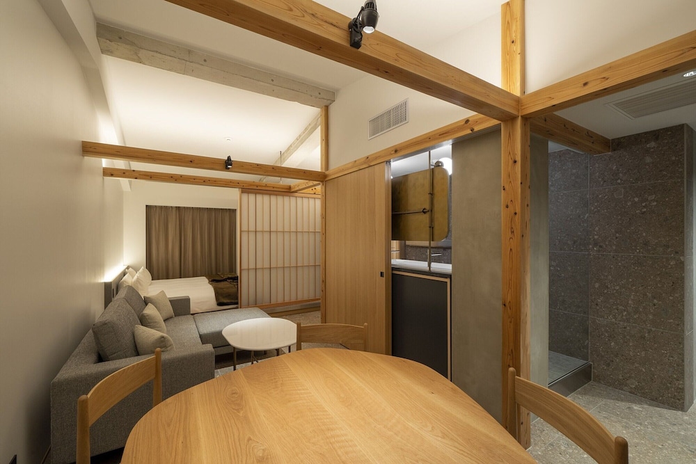 ペントハウスルーム リビングルーム1 | Kyoto ITOYA Hotel Mon (京都糸屋ホテル モン)