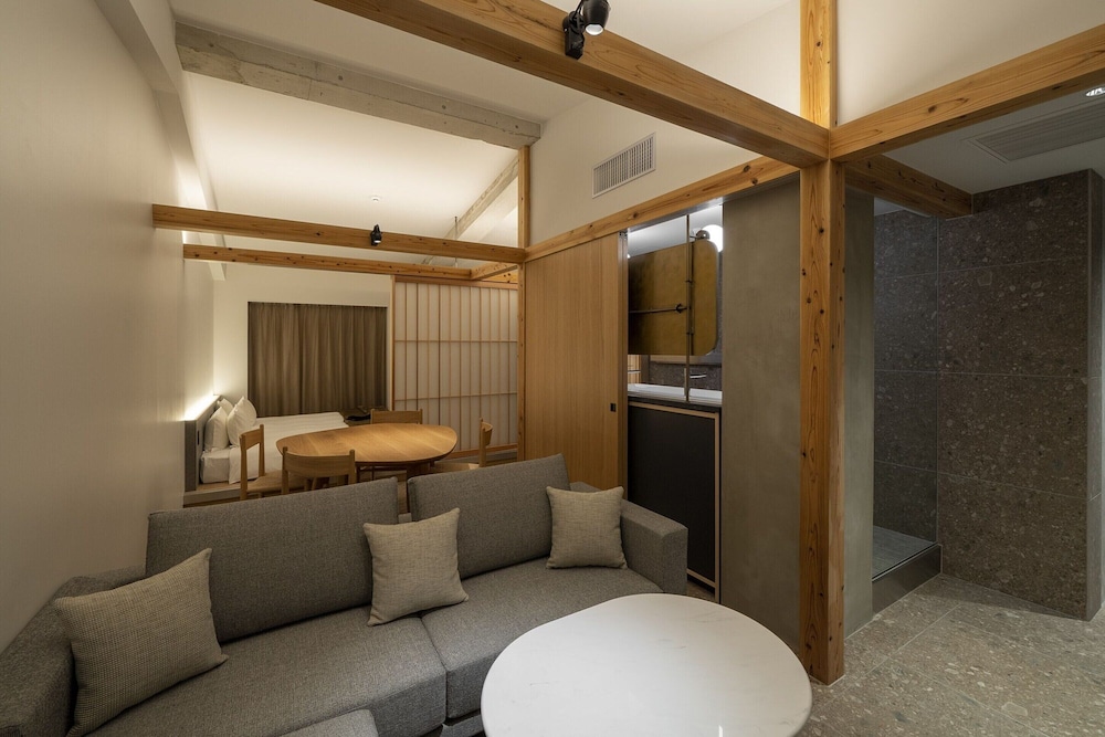 ペントハウスルーム リビングルーム3 | Kyoto ITOYA Hotel Mon (京都糸屋ホテル モン)