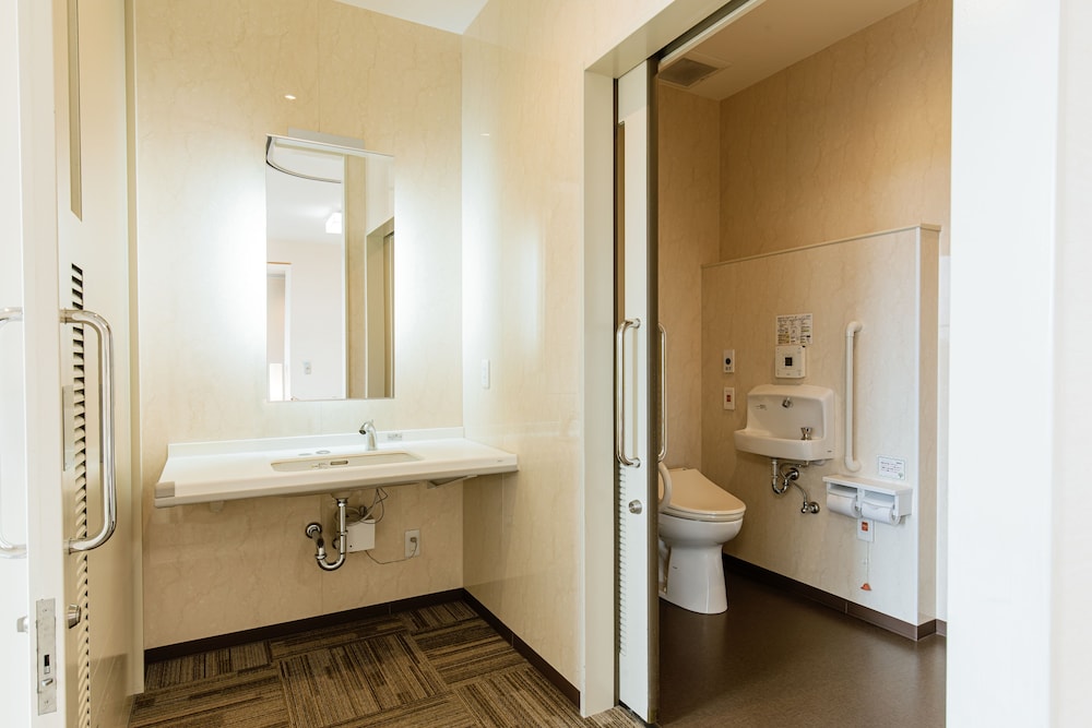 バリアフリーツイン（バス付）禁煙 バスルーム0 | 亀の井ホテル 知多美浜