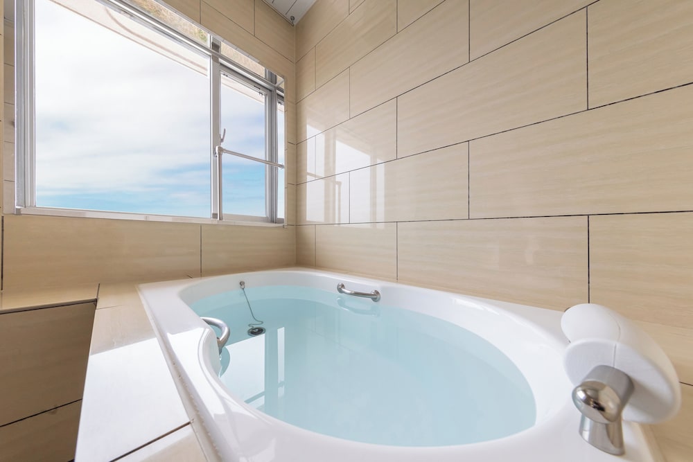 ビューバスデラックス和洋室 禁煙 バスルーム0 | 亀の井ホテル 知多美浜