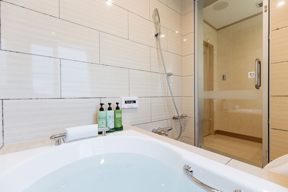 ビューバスデラックス洋室 禁煙 バスルーム0 | 亀の井ホテル 知多美浜