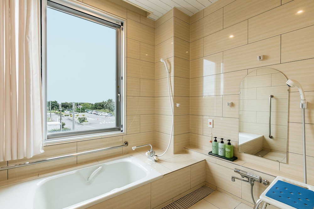 バリアフリーツイン（バス付）禁煙 バスルーム1 | 亀の井ホテル 知多美浜