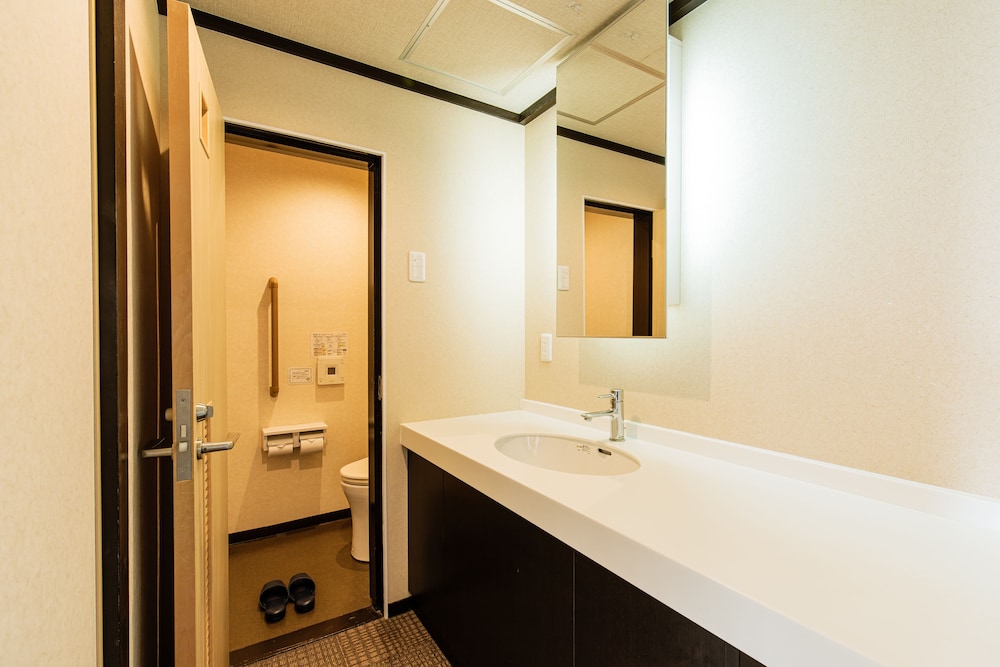 和室8畳 禁煙 客室1 | 亀の井ホテル 知多美浜