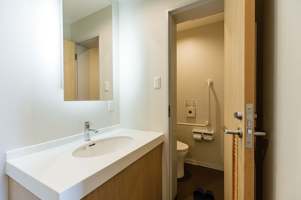 スタンダード ツインルーム 禁煙 客室1 | 亀の井ホテル 知多美浜