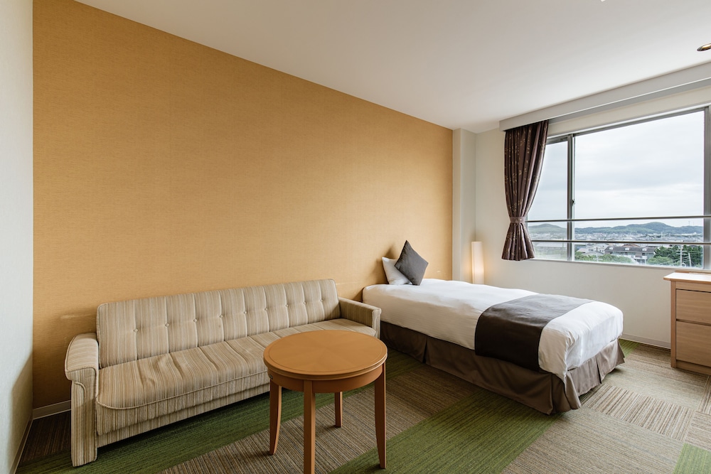 スーペリア トリプルルーム 禁煙 客室2 | 亀の井ホテル 知多美浜