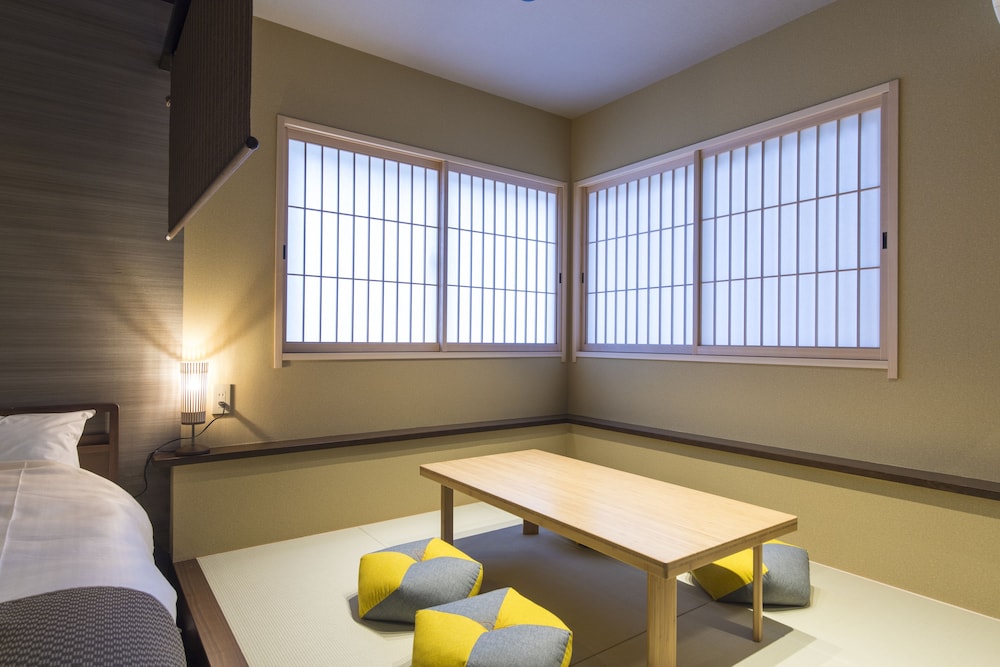 デラックスファミリールーム 客室1 | 花明かり