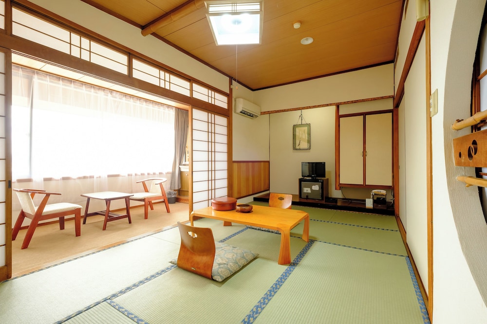 和室 部屋タイプ指定なし 共用バスルーム 客室2 | 三井別館