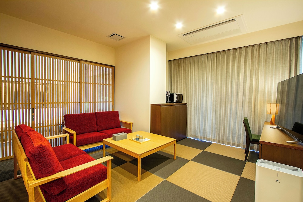 露天風呂付特別室 (90平米)和洋室 禁煙 (3名以上利用時のみ布団を用意) 客室1 | 亀嵩温泉 玉峰山荘