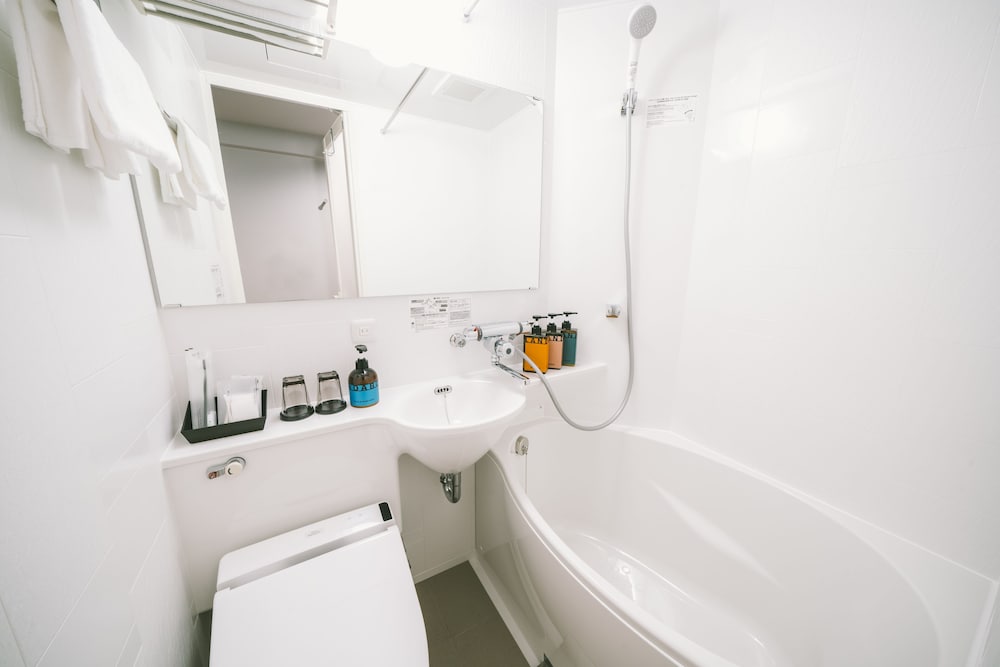 コンパクトダブルルーム バスルーム0 | ランダバウト東京