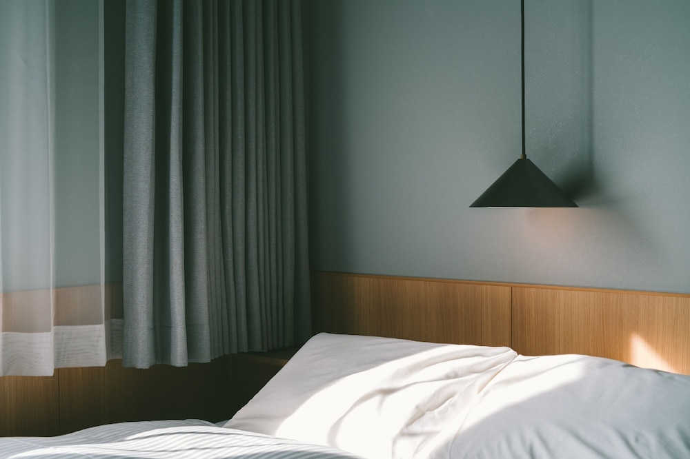 コンパクトダブルルーム 客室2 | ランダバウト東京