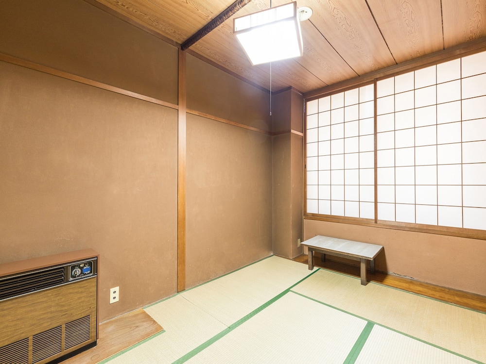 和室 2人部屋 共用バスルーム 喫煙可 客室1 | Tabist さもと館 尾張旭