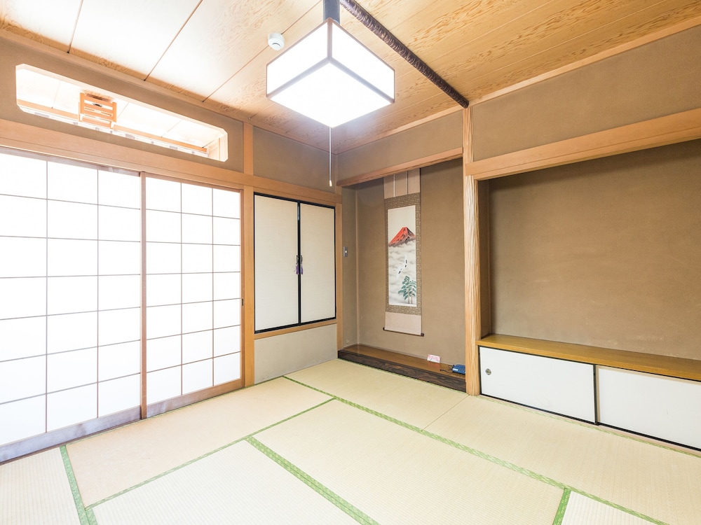 和室 4人部屋 共用バスルーム 禁煙 客室7 | Tabist さもと館 尾張旭