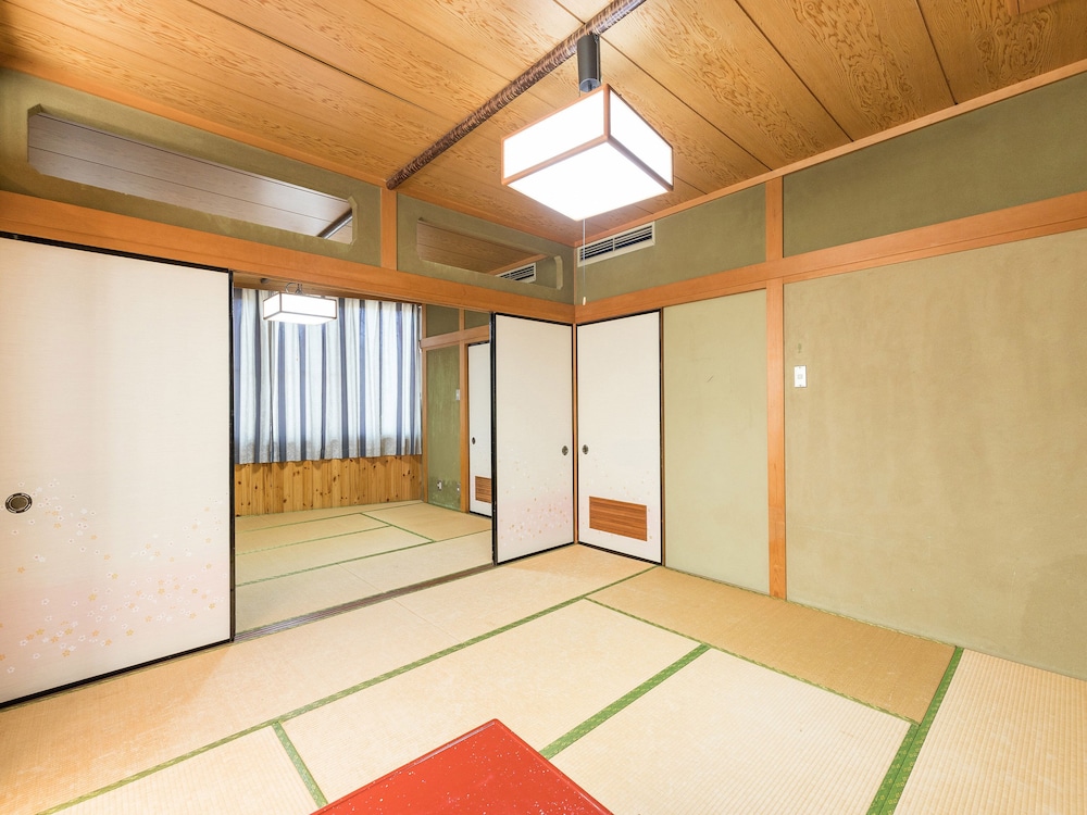 和室 ファミリールーム 共用バスルーム 禁煙 客室2 | Tabist さもと館 尾張旭