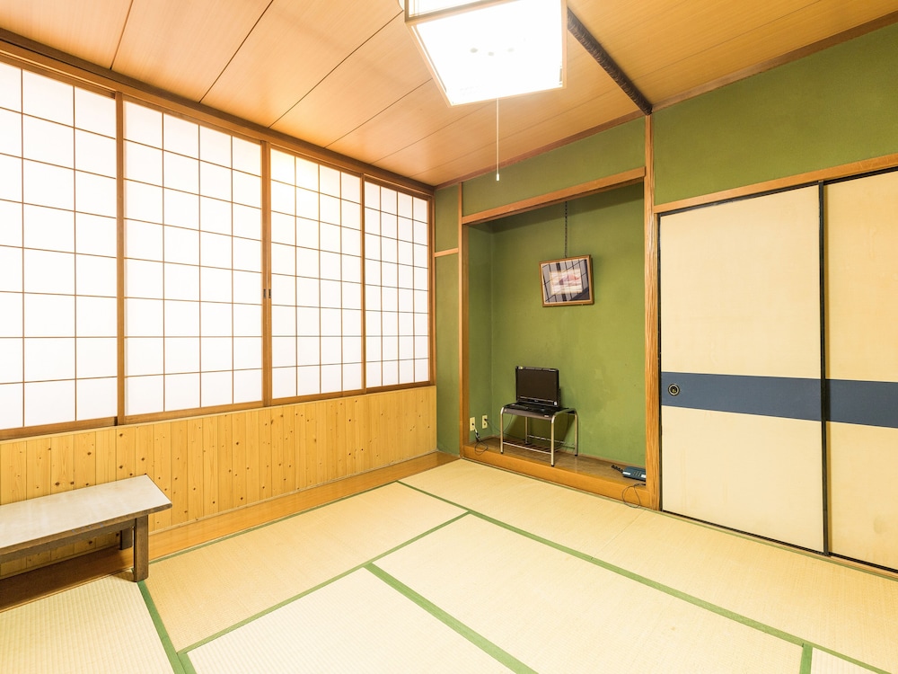 和室 3人部屋 共用バスルーム 禁煙 | Tabist さもと館 尾張旭
