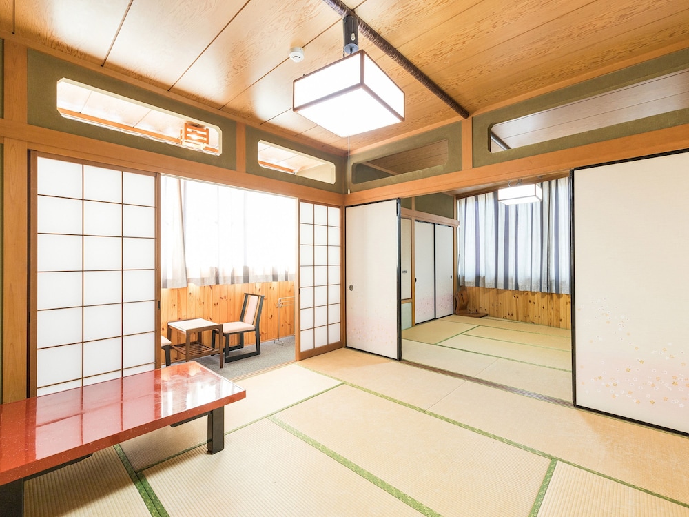 和室 ファミリールーム 共用バスルーム 禁煙 | Tabist さもと館 尾張旭