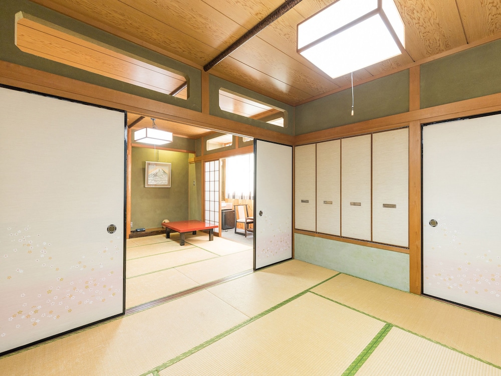 和室 ファミリールーム 共用バスルーム 禁煙 客室6 | Tabist さもと館 尾張旭