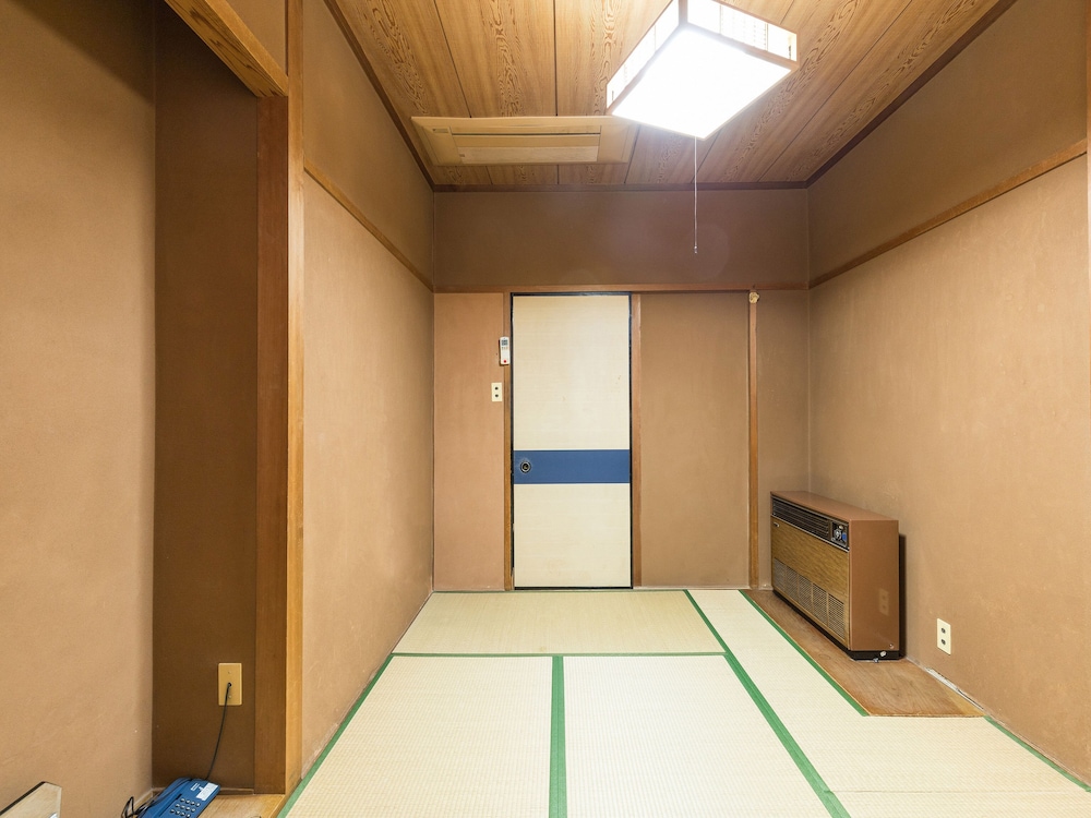 和室 2人部屋 共用バスルーム 喫煙可 客室4 | Tabist さもと館 尾張旭