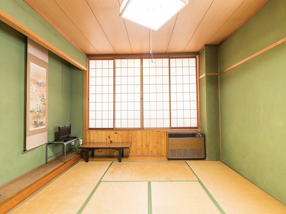 和室 4人部屋 共用バスルーム 禁煙 | Tabist さもと館 尾張旭