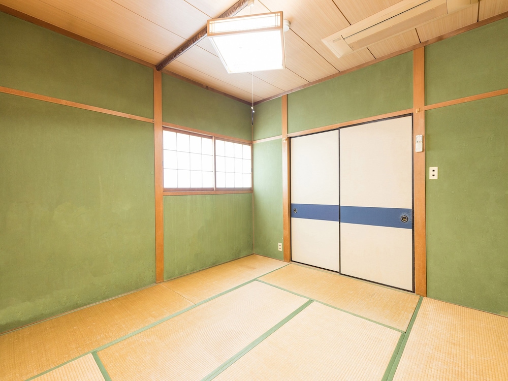 和室 4人部屋 共用バスルーム 禁煙 客室1 | Tabist さもと館 尾張旭