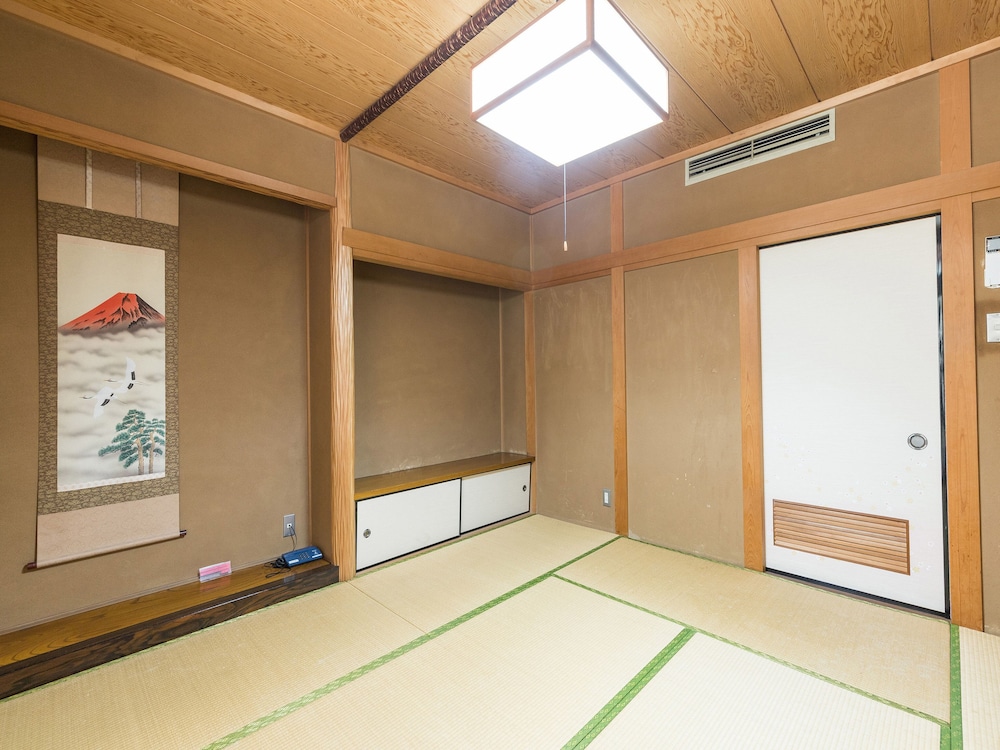 和室 4人部屋 共用バスルーム 禁煙 客室9 | Tabist さもと館 尾張旭