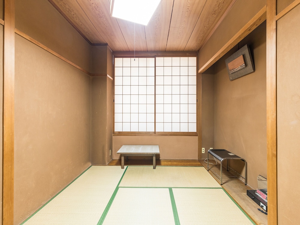 和室 2人部屋 共用バスルーム 喫煙可 客室5 | Tabist さもと館 尾張旭