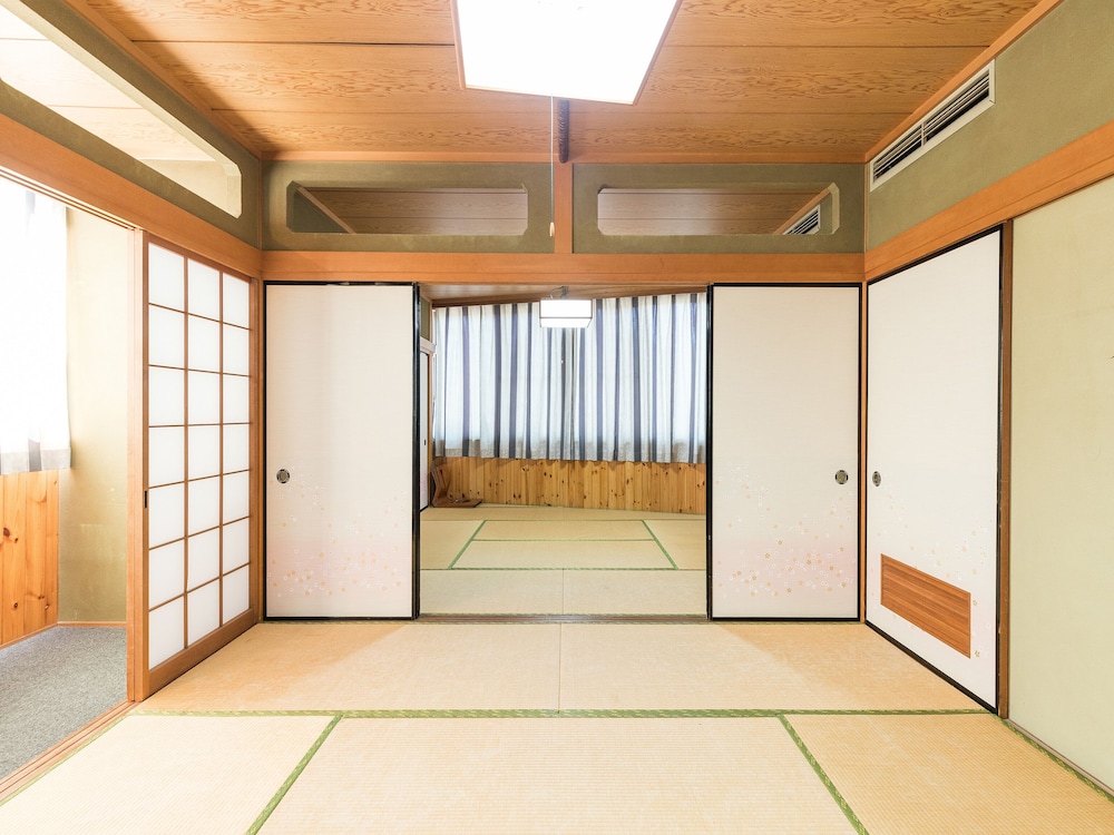 和室 ファミリールーム 共用バスルーム 禁煙 客室1 | Tabist さもと館 尾張旭