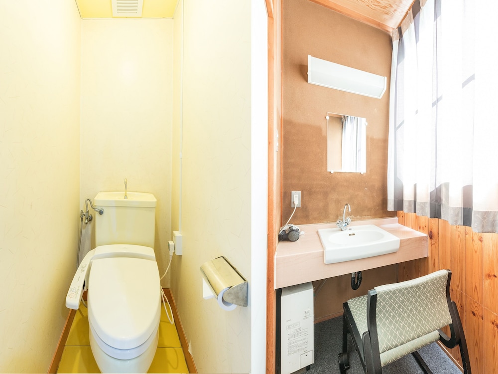 和室 4人部屋 共用バスルーム 禁煙 バスルーム0 | Tabist さもと館 尾張旭