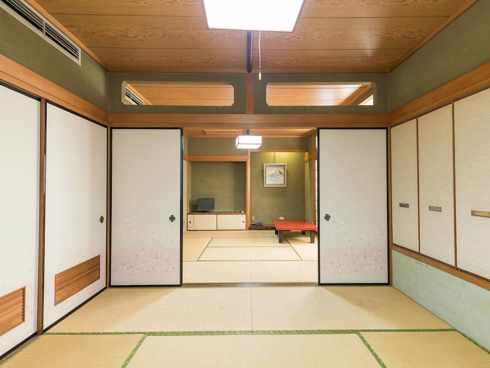 和室 ファミリールーム 共用バスルーム 禁煙 客室3 | Tabist さもと館 尾張旭