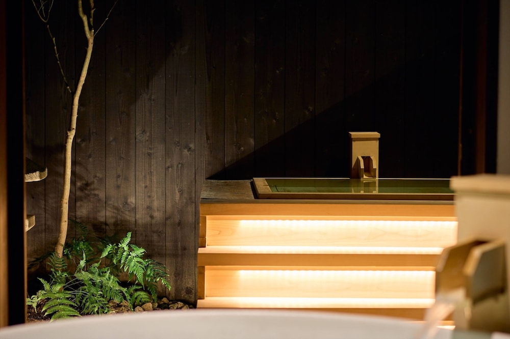 [藍] 2階建て京町家スイート 露天風呂付 禁煙 バスルームの設備3 | Kyoto Machiya 銭屋町