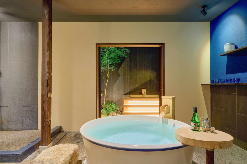 [藍] 2階建て京町家スイート 露天風呂付 禁煙 バスルーム0 | Kyoto Machiya 銭屋町