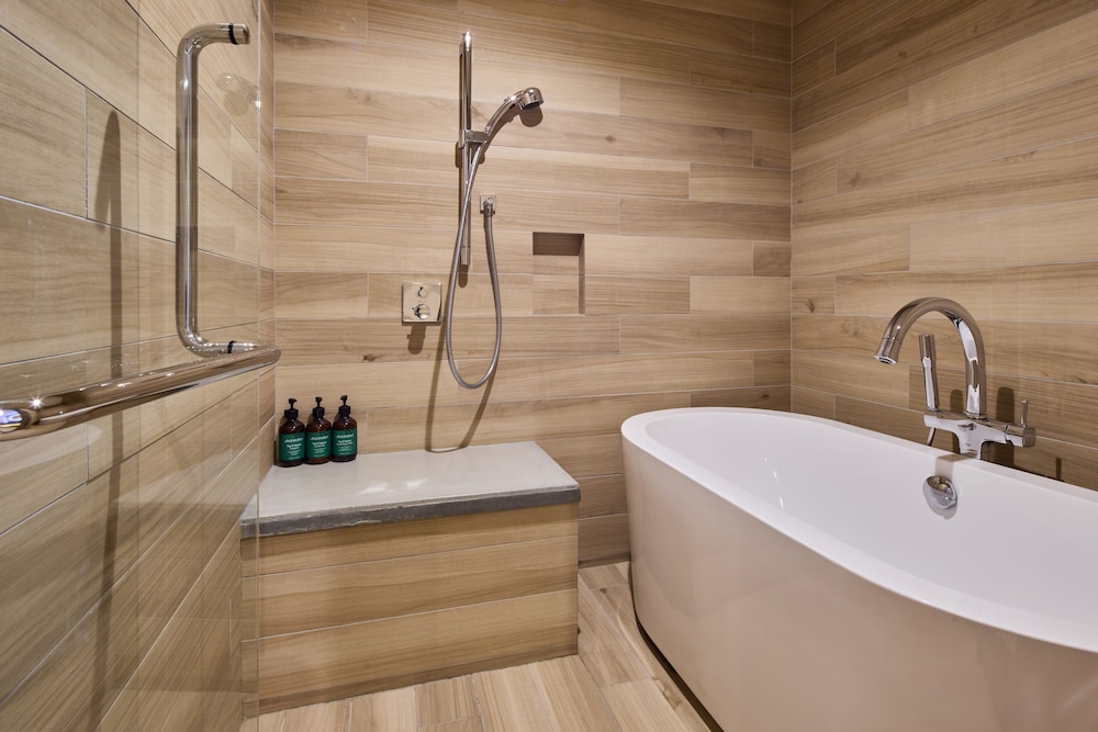 スイート 2 ベッドルーム ガーデンビュー (Floor 6) 客室9 | ANAクラウンプラザリゾート沖縄うるまヒルズ by IHG