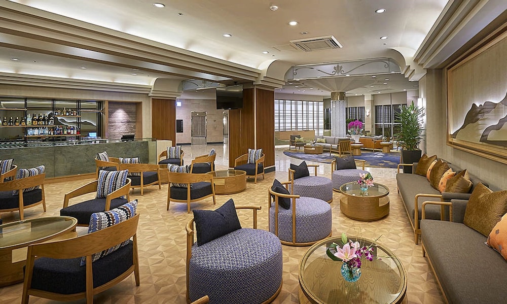 ロビーラウンジ1 | ANAクラウンプラザリゾート沖縄うるまヒルズ by IHG