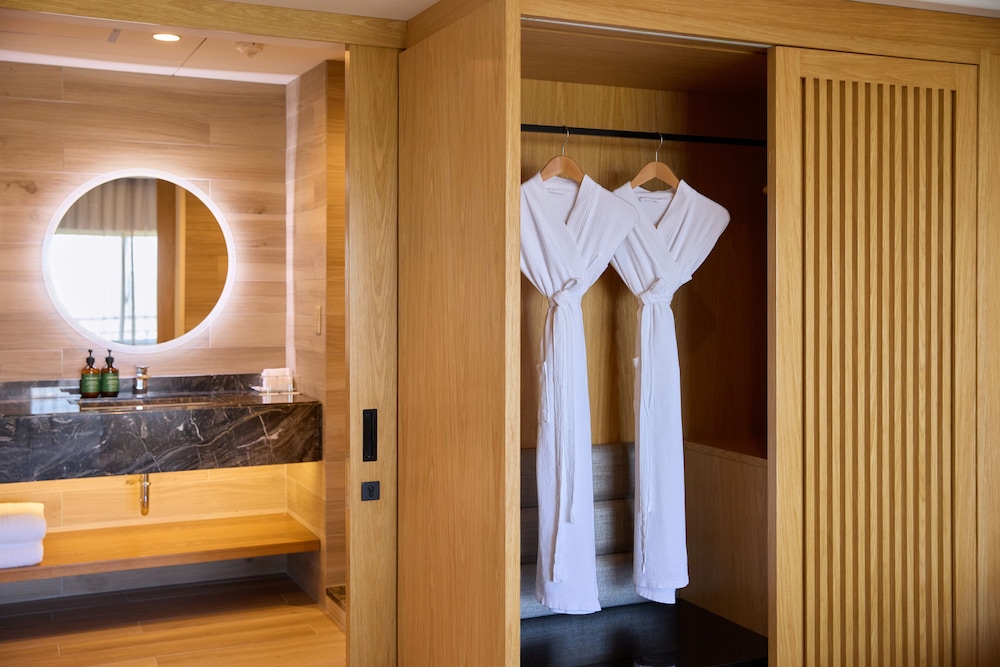 スイート 2 ベッドルーム ガーデンビュー (Floor 6) 客室4 | ANAクラウンプラザリゾート沖縄うるまヒルズ by IHG