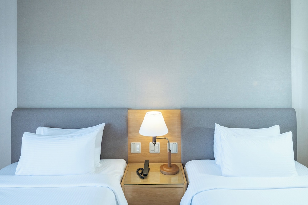 スイート 2 ベッドルーム ガーデンビュー (Floor 6) 客室の設備とサービス1 | ANAクラウンプラザリゾート沖縄うるまヒルズ by IHG