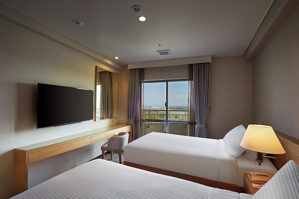 スタンダード ルーム シングルベッド 2 台 (Floors 2-3) 客室3 | ANAクラウンプラザリゾート沖縄うるまヒルズ by IHG